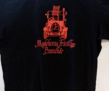 Svart t-shirt med MFB:s emblem